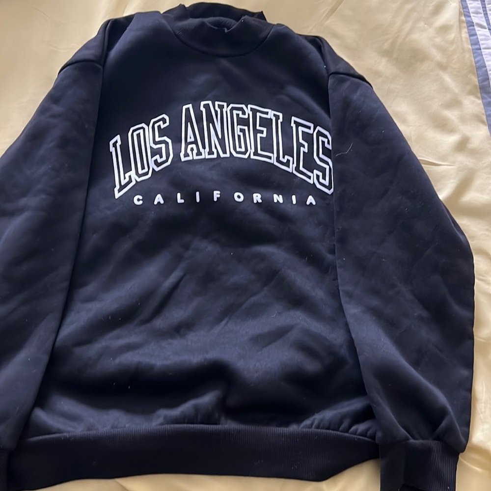 New black crew neck sweat shirt